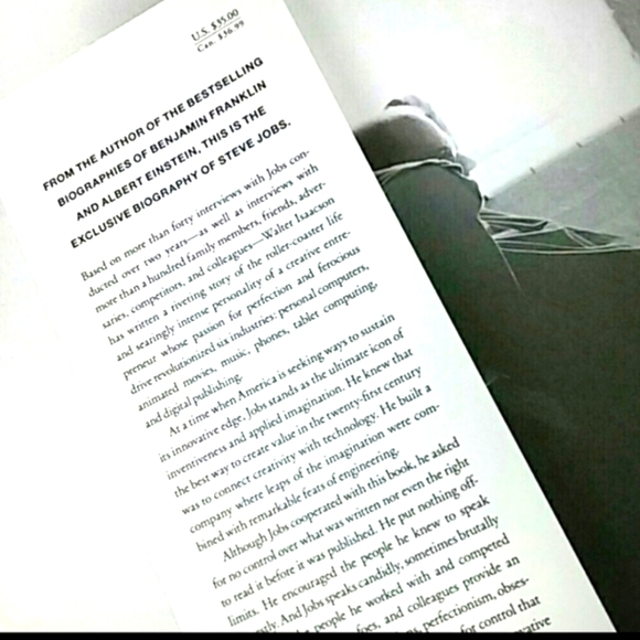 Steve Jobs by Walter Isaacson - Picture 3 of 5